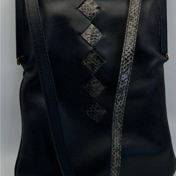 Diane Gail Chic Black Leather Shoulder Bag with Textured Accents - Picture 2 of 4